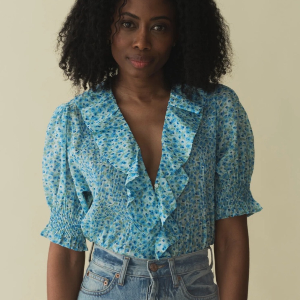 Doen Henri Blue Floral Ruffle V-Neck Blouse